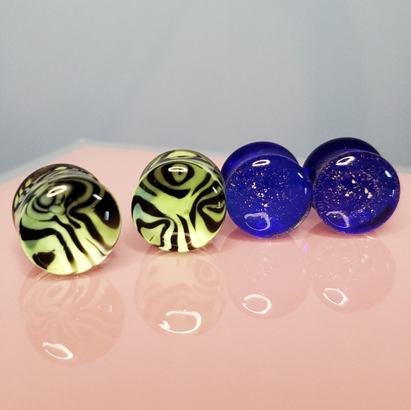 Set of Glass Plugs - Picture 2 of 14